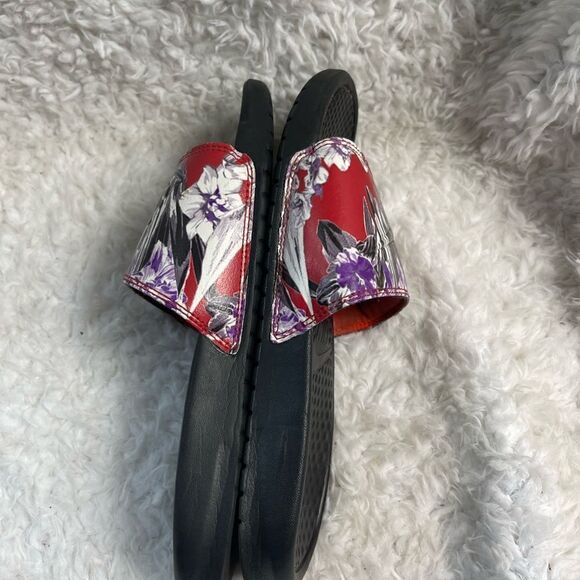 Nike Benassi Red with purple ,white &gray floral prints slides size 9 - Picture 6 of 9